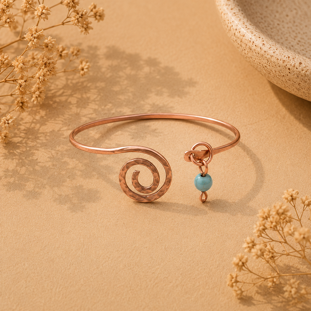 Spiral Formlu Turkuaz Taşlı Bakır Bileklik | Ayarlanabilir, El Yapımı